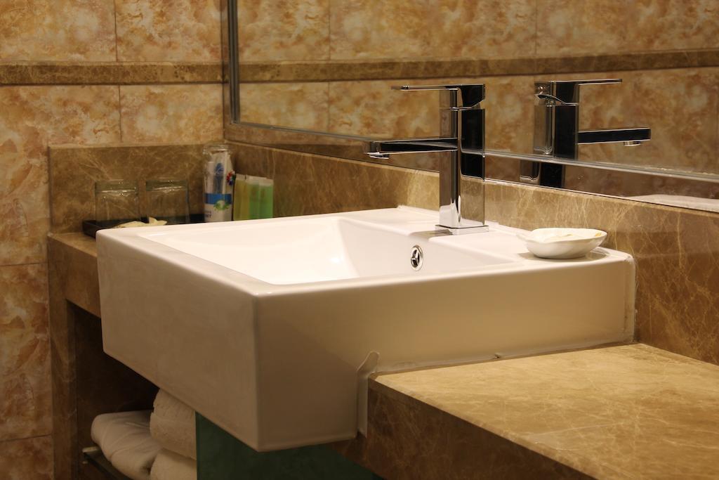 Zhuhai Platinum Holiday Hotel Room photo